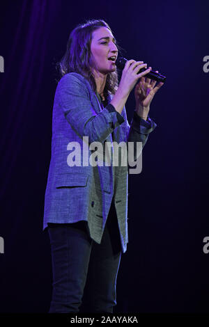 Sunrise FL, Stati Uniti d'America. 23 Nov, 2019. Sara Bareilles esegue al BB&T Center il 23 novembre 2019 in Sunrise, Florida. Credito: Mpi04/media/punzone Alamy Live News Foto Stock
