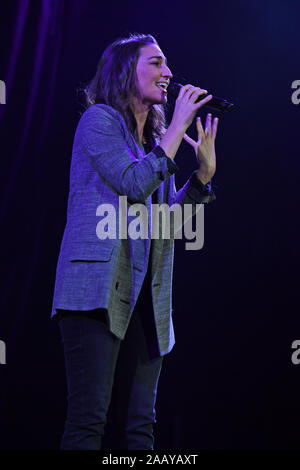 Sunrise FL, Stati Uniti d'America. 23 Nov, 2019. Sara Bareilles esegue al BB&T Center il 23 novembre 2019 in Sunrise, Florida. Credito: Mpi04/media/punzone Alamy Live News Foto Stock