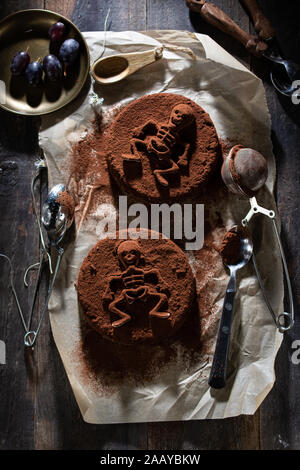 Terribile torta al cioccolato cibo delizioso e stile vintage tempo di vacanza Foto Stock