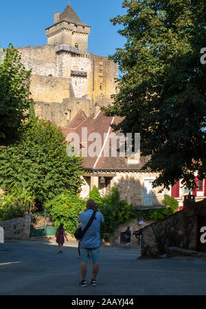 Castelnaud, Dordogne, Francia - 7 Settembre 2018: Chateau de Castelnaud, fortezza medioevale a Castelnaud-la-Chapelle, Dordogne, Aquitaine, Francia Foto Stock