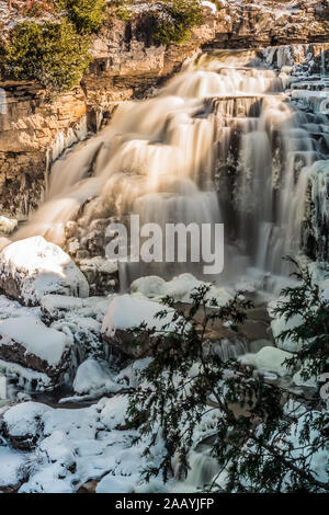 Area di conservazione delle Cascate Inglis Niagara Escarpment Bruce Peninsula Owen Sound Ontario Canada in inverno Foto Stock