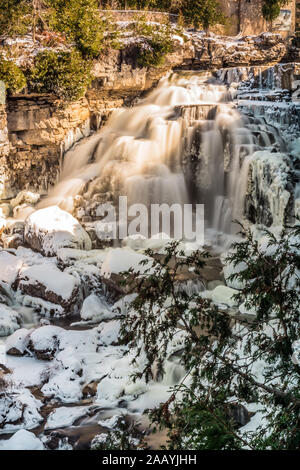 Area di conservazione delle Cascate Inglis Niagara Escarpment Bruce Peninsula Owen Sound Ontario Canada in inverno Foto Stock