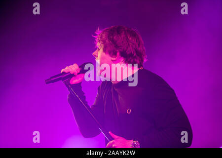 Manchester, Regno Unito. 23 Novembre, 2019. La cantante scozzese/ cantautore Lewis Capaldi si esibisce dal vivo a Manchester Academy 1 in un sold out show. Foto Stock