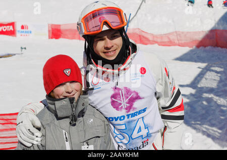 Quebec, Canada. World Champion gobbe, Mikael Kingsbury pone con una ventola per una foto al Canadian gobbe Campionato di Serie presentata da Toyota un Foto Stock