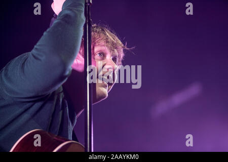 Manchester, Regno Unito. 23 Novembre, 2019. La cantante scozzese/ cantautore Lewis Capaldi si esibisce dal vivo a Manchester Academy 1 in un sold out show. Foto Stock