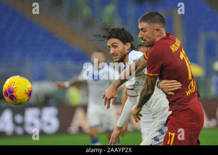 Roma, Italia, 24 Nov 2019, Ernesto torregrossa (BRESCIA )- aleksandar kolarov (Roma) durante come Roma vs Brescia - Calcio italiano di Serie A uomini campionato - Credito: LPS/Renato Olimpio/Alamy Live News Foto Stock