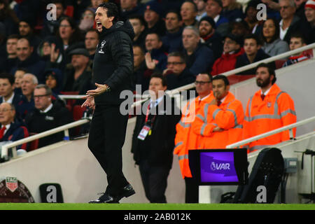 Londra, Regno Unito, 23 novembre. Arsenal's Head Coach Unai Emery durante la Premier League inglese tra Arsenal e Southampton all'Emirates Stadium Foto Stock