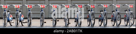 Solo mangiare cicli share-bike dock Waverley Bridge Edinburgh Scozia Scotland Foto Stock