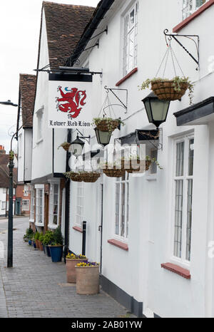 Abbassare Red Lion public house St Albans Hertfordshire Inghilterra Foto Stock