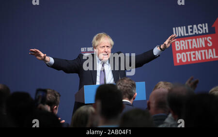 Telford, Regno Unito. 24 Novembre, 2019. Primo Ministro britannico Boris Johnson lancia il Partito Conservatore Manifesto in Telford, domenica 24 novembre, 2019. Il Sig. Johnson è in cerca di una maggioranza le elezioni generali del 12 dicembre per consentire al governo di ottenere Brexit passata. Foto di Hugo Philpott/UPI Credito: UPI/Alamy Live News Foto Stock