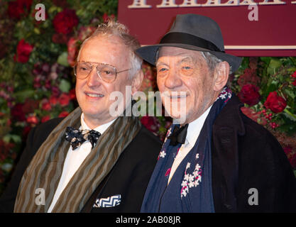 Londra, Regno Unito. 24 Novembre, 2019. Londra - Inghilterra NOV 24: Sean Mathias e Sir Ian McKellen assiste il sessantacinquesimo Evening Standard Theatre Awards, London Coliseum di Londra, Inghilterra il 24° novembre 2019 Credit: Gary Mitchell, GMP Media/Alamy Live News Foto Stock