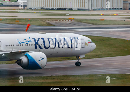 Londra, Inghilterra - Circa 2019 : Kuwait Airways aereo all'Aeroporto di Londra Heathrow Foto Stock