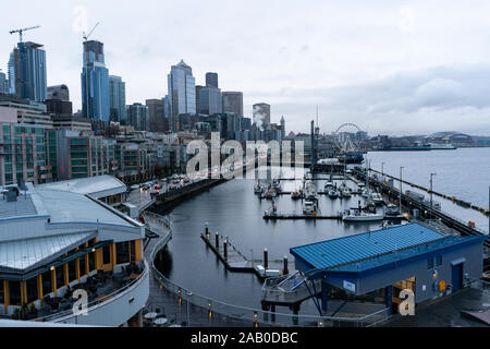 Downtown Seattle seen from Pier 66 on November 19, 2019. Foto Stock