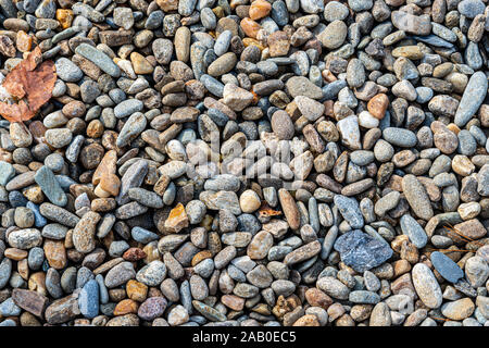 Inquadratura orizzontale di un fiume Tennessee rocce dello sfondo. Foto Stock
