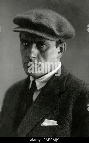 Vladimir Vladimirovich Mayakovsky (1893 - 1930) fu un poeta sovietico, drammaturgo, artista e attore. Foto Stock