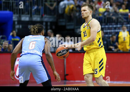 Berlino, Germania, Ottobre 04, 2019: Martin Hermannsson di Alba Berlino in azione durante l'Eurolega di basket match tra Alba Berlino e Zenit Foto Stock