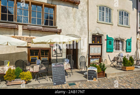 Svizzera Canton Friburgo, Gruyeres, Main Street, centro città, Ristorante Foto Stock