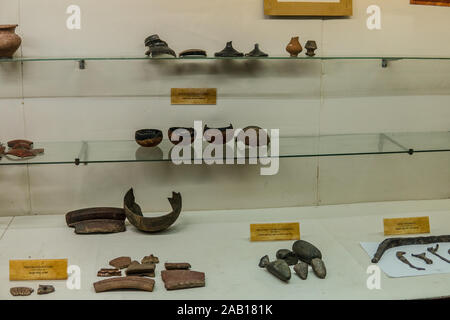 Bangalore, India, giugno 2018, Bengaluru city, il Museo Governativo, Dipartimento di Archeologia, Musei, Induisti indiani la visita ammirando museo espone Foto Stock