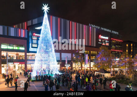 Wembley Park speranza albero di Natale Winterfest illuminazione Foto Stock