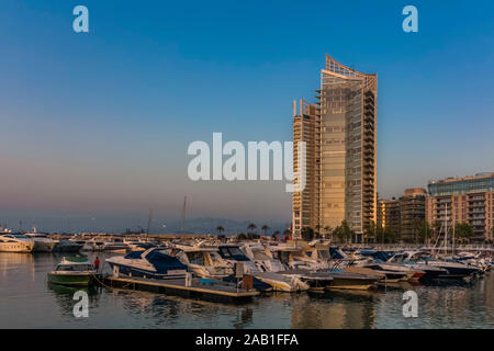 Zaitunay Bay marina a Beirut, capitale del Libano in medio oriente Foto Stock