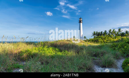 Faro sulla spiaggia in Florida in Cape Florida Lighthouse Foto Stock