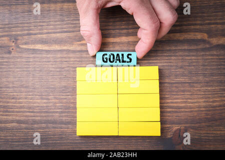 Obiettivi. Business plan, l educazione e il concetto di successo. Coloratissimi blocchi in legno Foto Stock