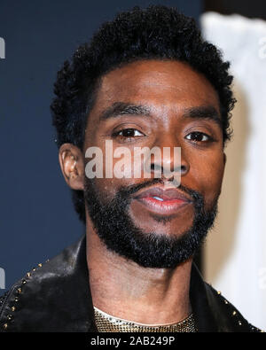 Los Angeles, Stati Uniti. 24 Novembre, 2019. Attore Chadwick Boseman pone in sala stampa al 2019 American Music Awards tenutosi presso il Teatro di Microsoft L.A. Vivere il 24 novembre 2019 a Los Angeles, California, Stati Uniti. (Foto di Xavier COLLIN/Image Press Agency) Credito: Image Press Agency/Alamy Live News Foto Stock