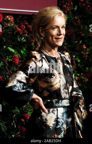 London Coliseum di Londra, Regno Unito. Il 24 novembre 2019. Juliet Stevenson pone al sessantacinquesimo Evening Standard Theatre Awards. . Foto di Julie Edwards./Alamy Live News Foto Stock
