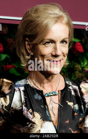 London Coliseum di Londra, Regno Unito. Il 24 novembre 2019. Juliet Stevenson pone al sessantacinquesimo Evening Standard Theatre Awards. . Foto di Julie Edwards./Alamy Live News Foto Stock
