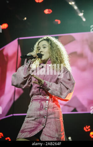 Zurigo, Svizzera. 22nd, novembre 2019. Il Norvegese cantante e cantautore Emma Steinbakken esegue un concerto dal vivo durante la Energy Star notte 2019 al Hallenstadion di Zurigo. (Photo credit: Gonzales foto - Tilman Jentzsch). Foto Stock