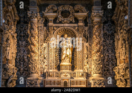 Madonna im Innenraum der Basilika San Giuseppe dei Teatini, Palermo, Sizilien, Italien, Europa | Madonna, Basilica di San Giuseppe dei Teatini interno Foto Stock