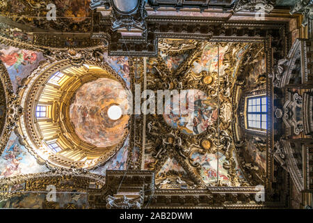 Kuppel im Innenraum der Basilika San Giuseppe dei Teatini, Palermo, Sizilien, Italien, Europa | cupola della Basilica di San Giuseppe dei Teatini inter Foto Stock