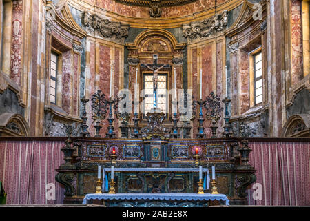 Altare im Innenraum der Basilika San Giuseppe dei Teatini, Palermo, Sizilien, Italien, Europa | Basilica di San Giuseppe dei Teatini altare, Palermo, si Foto Stock