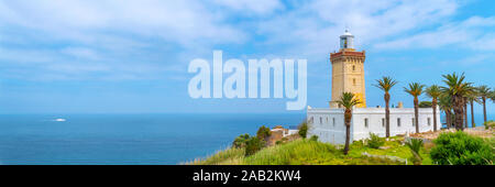 Panorama di Capo Spartel faro all'ingresso dello stretto di Gibilterra vicino a Tangeri in Marocco Foto Stock