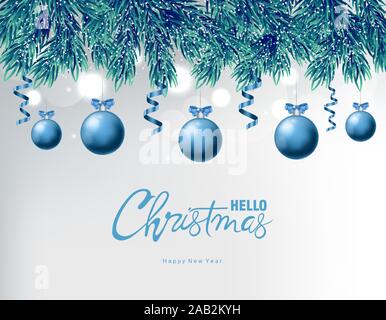 Baubles blu con nastro e ornamenti natale disegni. Pino foglie colorate coperte di neve. Bianco sfondo bokeh di fondo. Ciao vettore di Natale Illustrazione Vettoriale