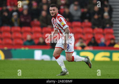 23 novembre 2019, Bet365 Stadium, Stoke-on-Trent, Inghilterra; Sky scommessa campionato, Stoke City v Wigan Athletic : Tom Edwards (2) di Stoke City durante il gioco Credito: Richard Long/news immagini Foto Stock