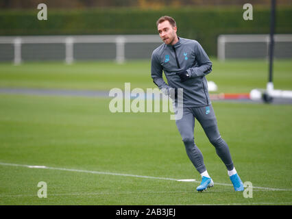 Enfield, Regno Unito. 25 Nov, 2019. ENFIELD, Inghilterra. 25 Dicembre: Tottenham Hotspur Christian Eriksen durante il Tottenham Hotspur sessione di allenamento in anticipo della UEFA Champions League Group B match contro Olympiakos al Hotspur modo, Enfield il 25 dicembre, 2019 a Enfield, Inghilterra. Credit: Azione Foto Sport/Alamy Live News Foto Stock