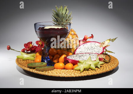 Rote Gruetze Fruechten mit Foto Stock