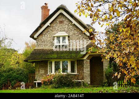 Cottage olandese, Blaise borgo, Bristol, Inghilterra, Regno Unito, progettato dall'architetto John Nash Foto Stock
