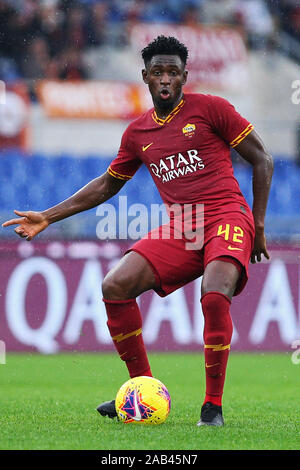 Roma, Italia. 24 Nov 2019. Amadou Diawara di Roma in azione durante il campionato italiano di Serie A partita di calcio tra Roma e Brescia Calcio il 24 novembre 2019 presso lo Stadio Olimpico di Roma, Italia - Foto Federico Proietti/ESPA-Immagini Credito: Cal Sport Media/Alamy Live News Foto Stock