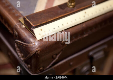 Il vecchio elemento valigia close up Foto Stock