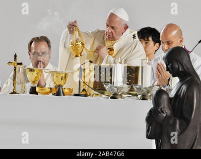 Tokyo, Giappone. 25 Nov, 2019. Papa Francesco celebra la Santa Messa presso il Tokyo Dome a Tokyo in Giappone il Lunedì, Novembre 25, 2019. Papa Francesco sarà in visita la Sophia University e la partenza per Roma il 26th. Foto di Keizo Mori/UPI Credito: UPI/Alamy Live News Foto Stock