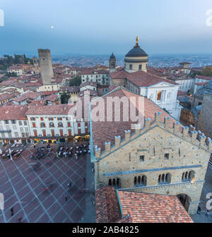L'Italia, Lombardia, Bergamo, panoramica sulla città alta (superiore City) Foto Stock