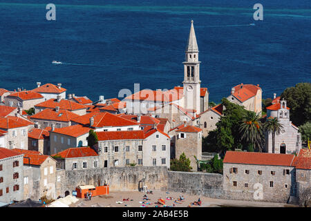 Vista aerea della città vecchia di città del Montenegro Budva sul Mare Adriatico, Montenegro Foto Stock