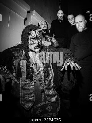 Copenhagen, Danimarca. 24th, novembre 2019. Il Norvegese black metal band Mayhem è raffigurato dietro le quinte prima di un concerto dal vivo a Pumpehuset in Copenhagen. (Photo credit: Gonzales foto - Nikolaj Bransholm). Foto Stock