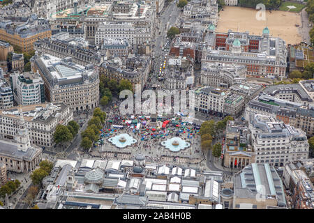 Fotografia aerea mostra clima proteste in Trafalgar Sqaure Londra