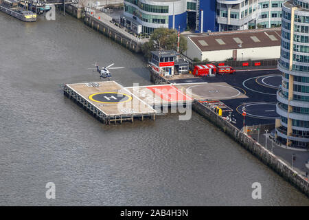 Elicottero che decollo da Londra Heliport Battersea Foto Stock