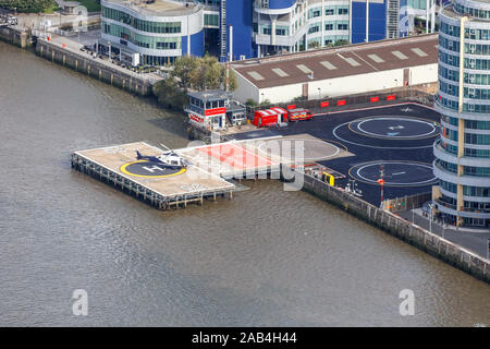 Atterraggio in elicottero all'eliporto di Londra Battersea Foto Stock