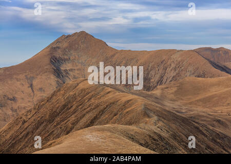 Picco di Moldoveanu 2544m in montagna Fagaras, Romania Foto Stock