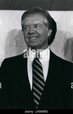 Nov. 4, 1980 - Washington, DC, Stati Uniti d'America - il presidente Jimmy Carter appare in una campagna rally qui a Washington stasera e ammette sconfitta alle elezioni presidenziali di Reagan della California. Reagan ha vinto le elezioni in una enorme frana e viene premiato con più di 450 voti elettorali. (Credito Immagine: © Keystone Press Agency/Keystone USA via ZUMAPRESS.com) Foto Stock